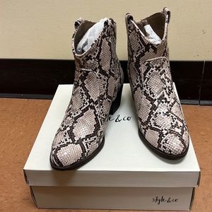 New. Style & Co. Womens Mykenna Faux Leather Western style taupe and brown Snake